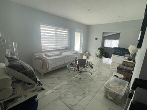 55-W55 W 55th St in Hialeah, FL - Building Photo - Building Photo