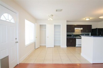 10110 Farrell Dr-Unit -1204 in Houston, TX - Building Photo - Building Photo