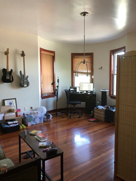 314 Centre St, Unit #2 in Boston, MA - Building Photo