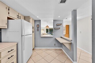 3001 W Rolling Hills Cir in Davie, FL - Building Photo - Building Photo