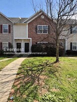 8644 Thomas Ln in Riverdale, GA - Building Photo