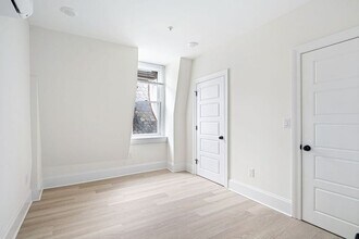 1913 Wallace St in Philadelphia, PA - Building Photo - Building Photo