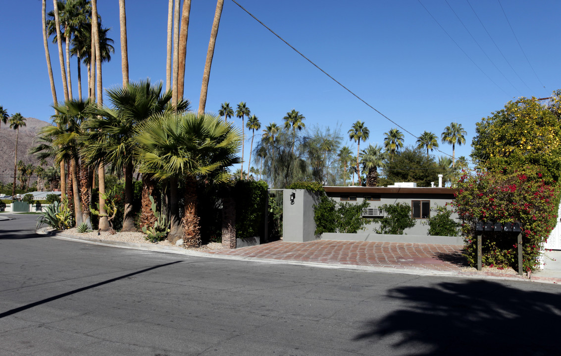 Thirteen Palms in Palm Springs, CA - Building Photo