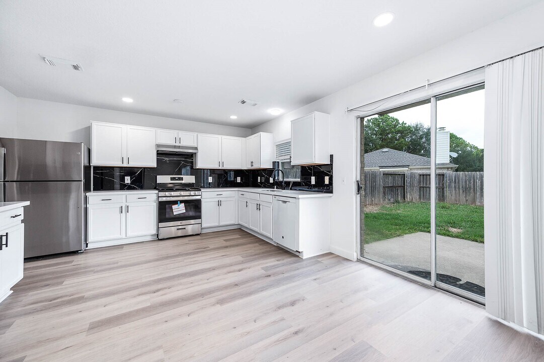 10218 Dr Peridot Cove in Houston, TX - Building Photo