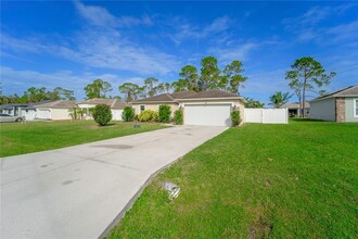 427 Columbia Ct in Kissimmee, FL - Foto de edificio - Building Photo