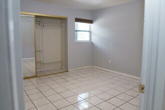 6921 W 19th Ct in Hialeah, FL - Building Photo - Building Photo