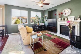 2497 Westfall Rd in Sparks, NV - Foto de edificio - Building Photo