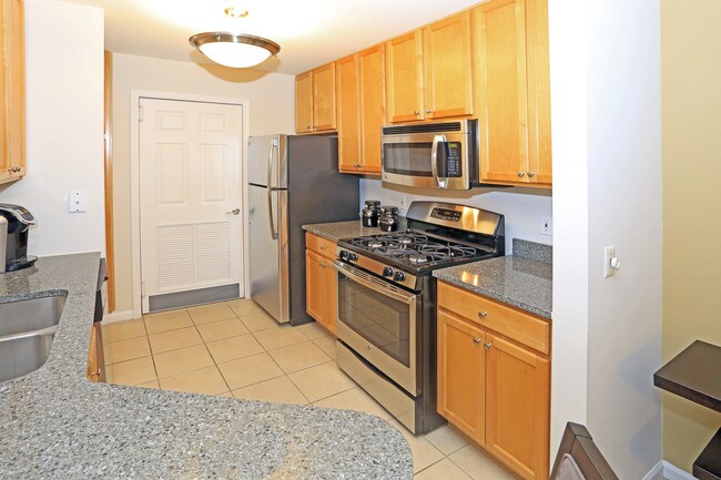 Embassy Place at White Oak Estate in Highland, IN - Building Photo - Interior Photo