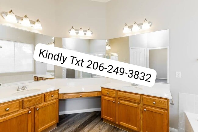 8750 Running Waters Ct in Las Vegas, NV - Building Photo - Building Photo