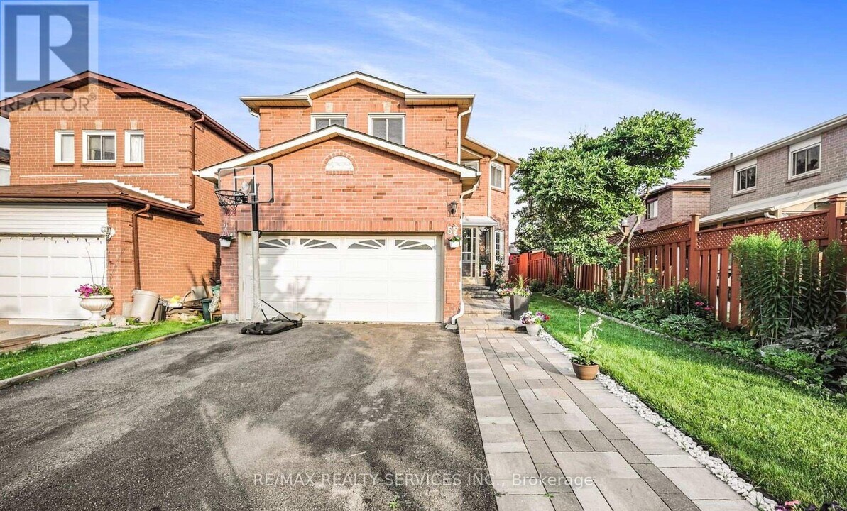 57 Atkins Cir in Brampton, ON - Building Photo