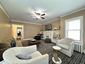 6424 N Magnolia Ave, Unit 1 in Chicago, IL - Building Photo - Building Photo