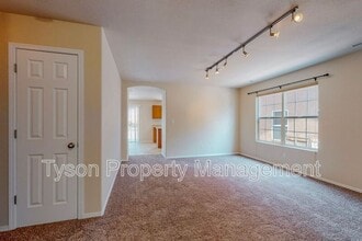 7615 Red Finch Ct NW in Albuquerque, NM - Foto de edificio - Building Photo