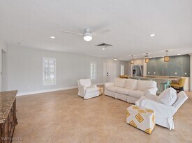 945 Sundrop Ct in Marco Island, FL - Building Photo - Building Photo