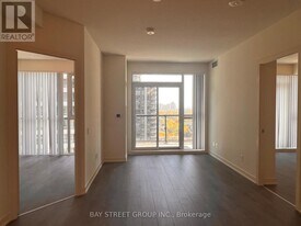 4955 Yonge St in Toronto, ON - Building Photo