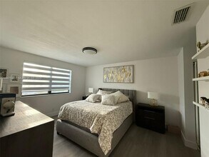 513 Racquet Club Rd in Weston, FL - Building Photo - Building Photo