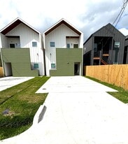 9711 Pelsey St in Houston, TX - Building Photo