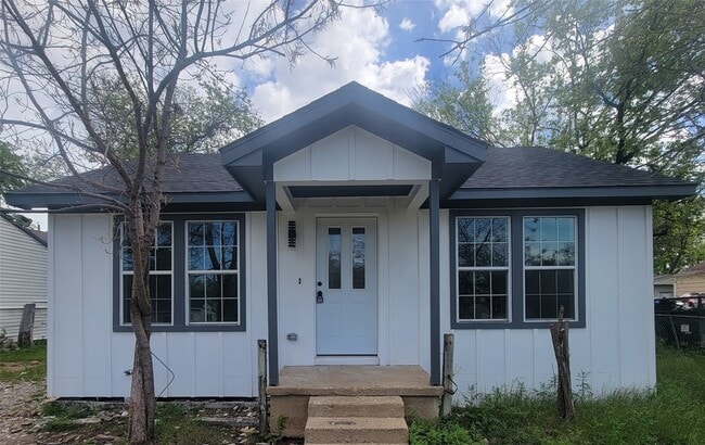property at 3024 N Crump St