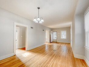 1445 Plum St in Lincoln, NE - Foto de edificio - Building Photo