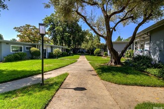 2843 Santa Paula Ct in Sacramento, CA - Building Photo - Building Photo