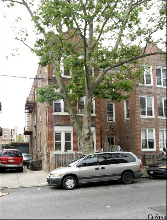 758 Miller Ave in Brooklyn, NY - Building Photo