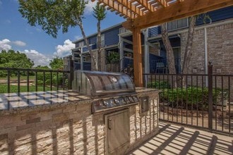 Shor on Clear Lake in Seabrook, TX - Building Photo - Building Photo