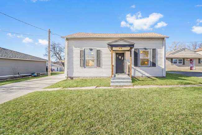 property at 826 S Madison St