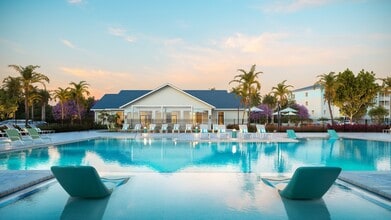 Tailor Apartments in Ft. Myers, FL - Building Photo - Building Photo