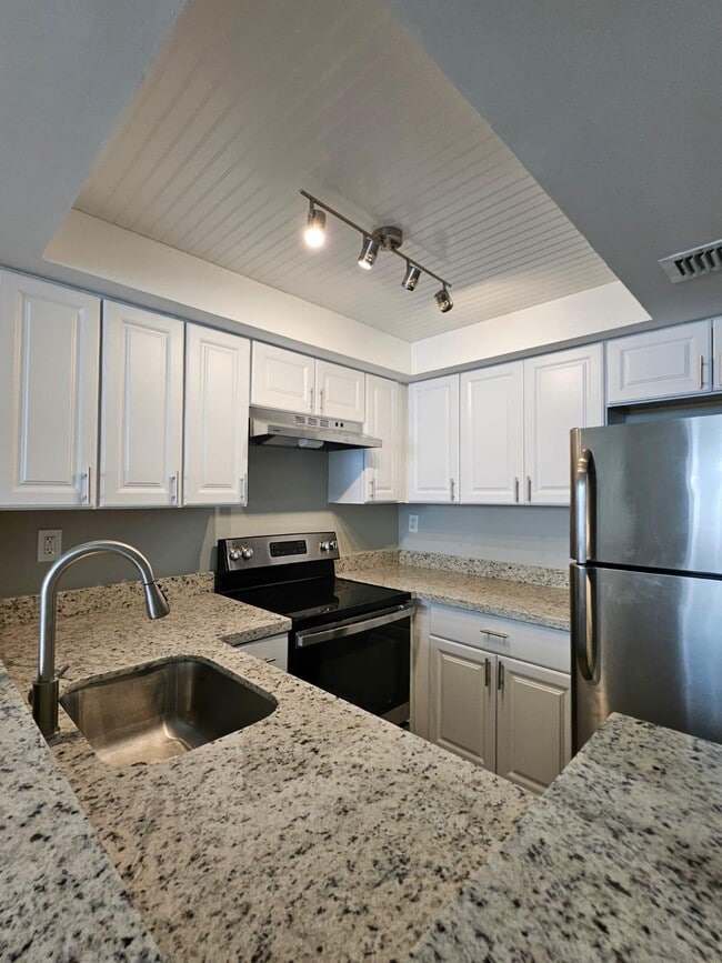 700 Executive Center Dr in West Palm Beach, FL - Building Photo - Building Photo