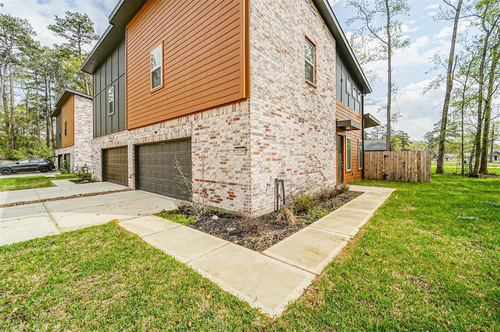 2529 Appian Wy in Roman Forest, TX - Foto de edificio