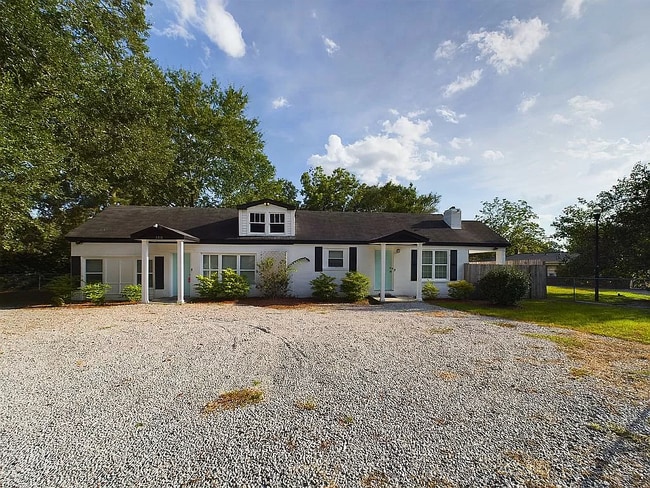 3718 Live Oak St in Columbia, SC - Foto de edificio - Building Photo