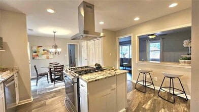 2343 Hunting Valley Dr in Decatur, GA - Building Photo - Building Photo