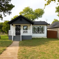 701 E Crawford St in Denison, TX - Building Photo