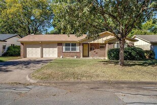 412 Lena Ln in Burleson, TX - Building Photo