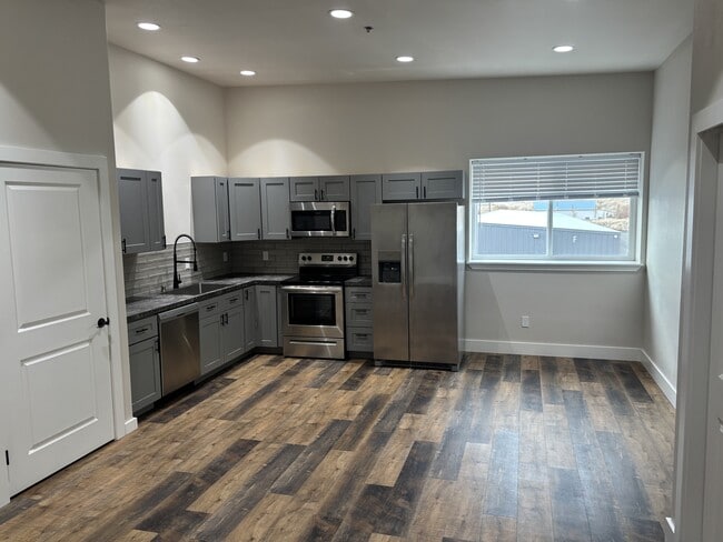 property at 1846 Dell Ave