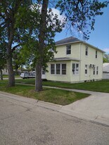 303 6th Ave NE in Jamestown, ND - Building Photo