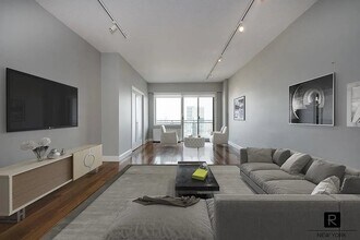 60 E 8th St in New York, NY - Building Photo - Building Photo