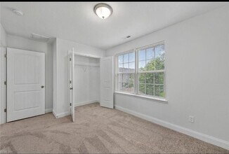 251 Chapel St in Hampton, VA - Foto de edificio - Building Photo