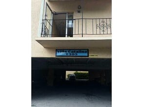 1305 W 53rd St, Unit 410 in Hialeah, FL - Building Photo - Building Photo