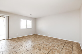 8533 W Pioneer St in Tolleson, AZ - Foto de edificio - Building Photo