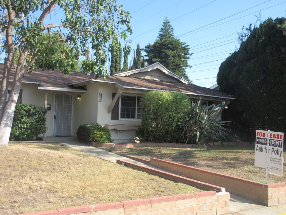 11406 Woodley Ave in Los Angeles, CA - Building Photo