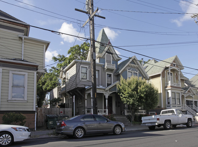 76 E Julian St in San Jose, CA - Foto de edificio - Building Photo