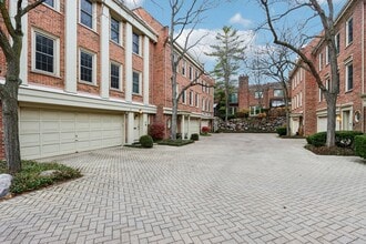19 Landmark St in Northfield, IL - Building Photo - Building Photo