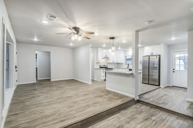 8618 Flossie Mae St in Houston, TX - Building Photo - Building Photo