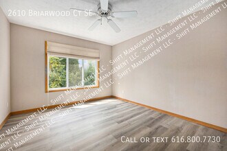 2610 Briarwood Ct SE in Kentwood, MI - Foto de edificio - Building Photo