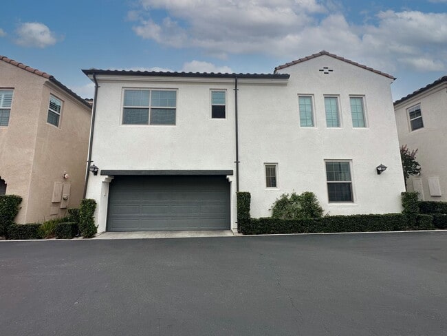 182 Augustine in Irvine, CA - Building Photo - Building Photo