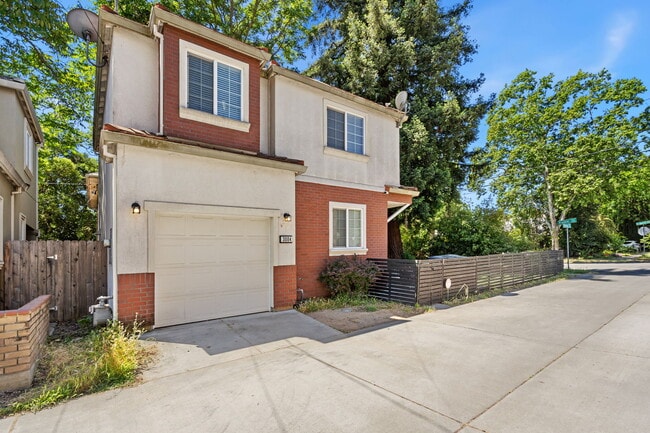 3004 Portola Way in Sacramento, CA - Building Photo - Building Photo