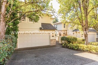 4920 Mulholland Dr in Lake Oswego, OR - Building Photo - Building Photo