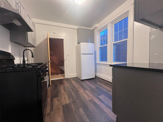 61-46 56th Ave-Unit -1st Floor in Queens, NY - Building Photo - Building Photo