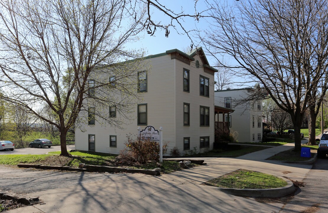 Jefferson Place in Kansas City, MO - Building Photo