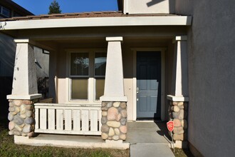 455 Beckman Way in Merced, CA - Building Photo - Building Photo